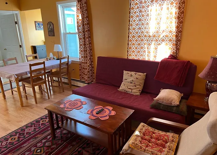 Beautiful Townhouse, 2 Bedrooms, 2 Bath