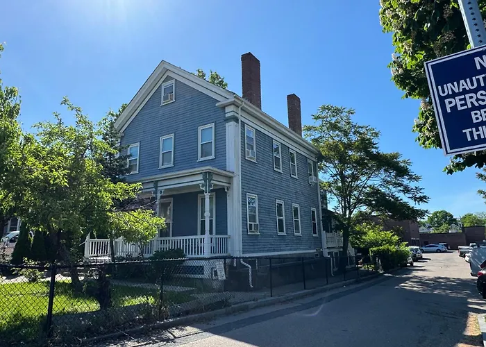 Beautiful Townhouse, 2 Bedrooms, 2 Bath